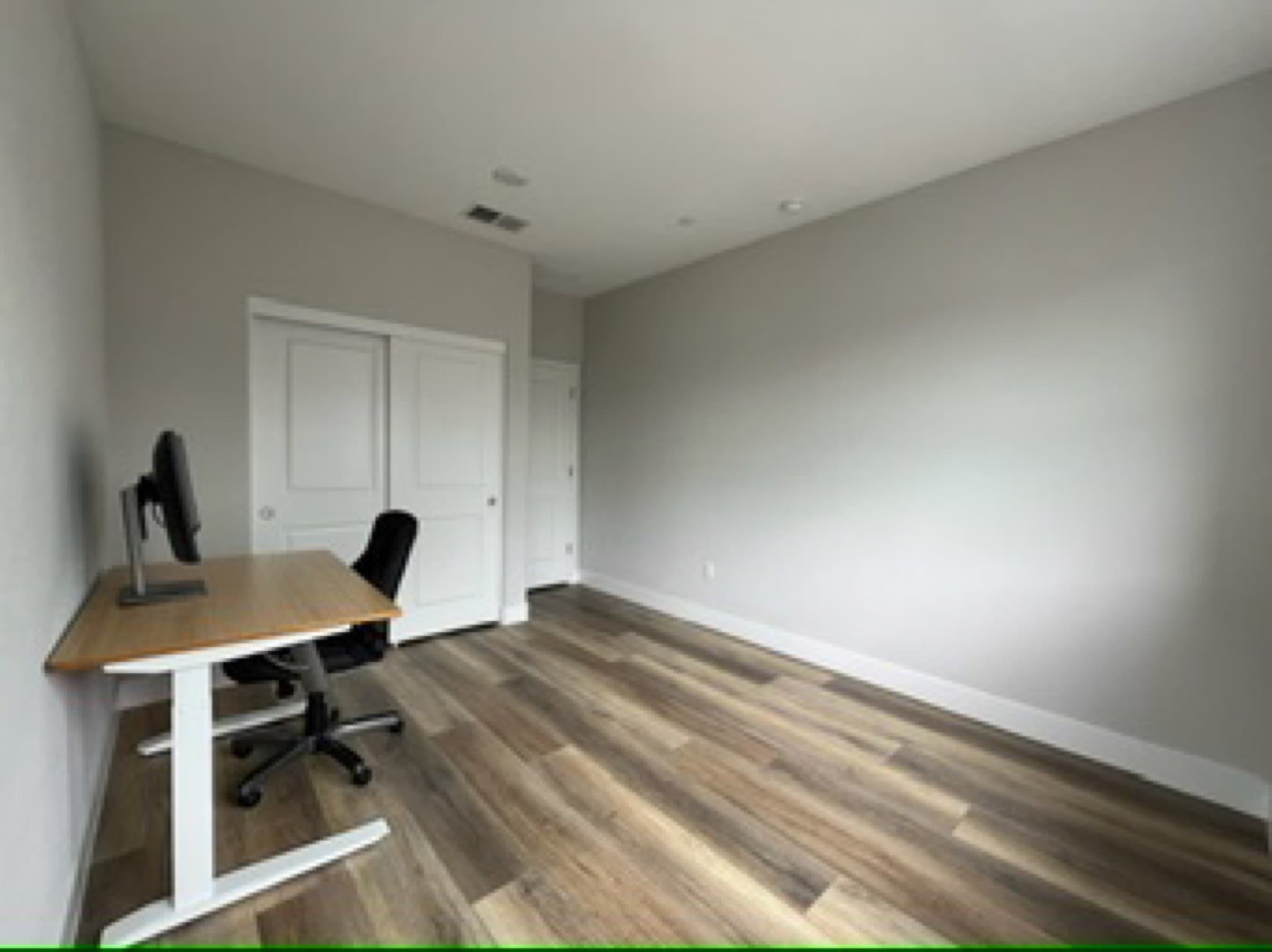 Flexible bedroom / home office