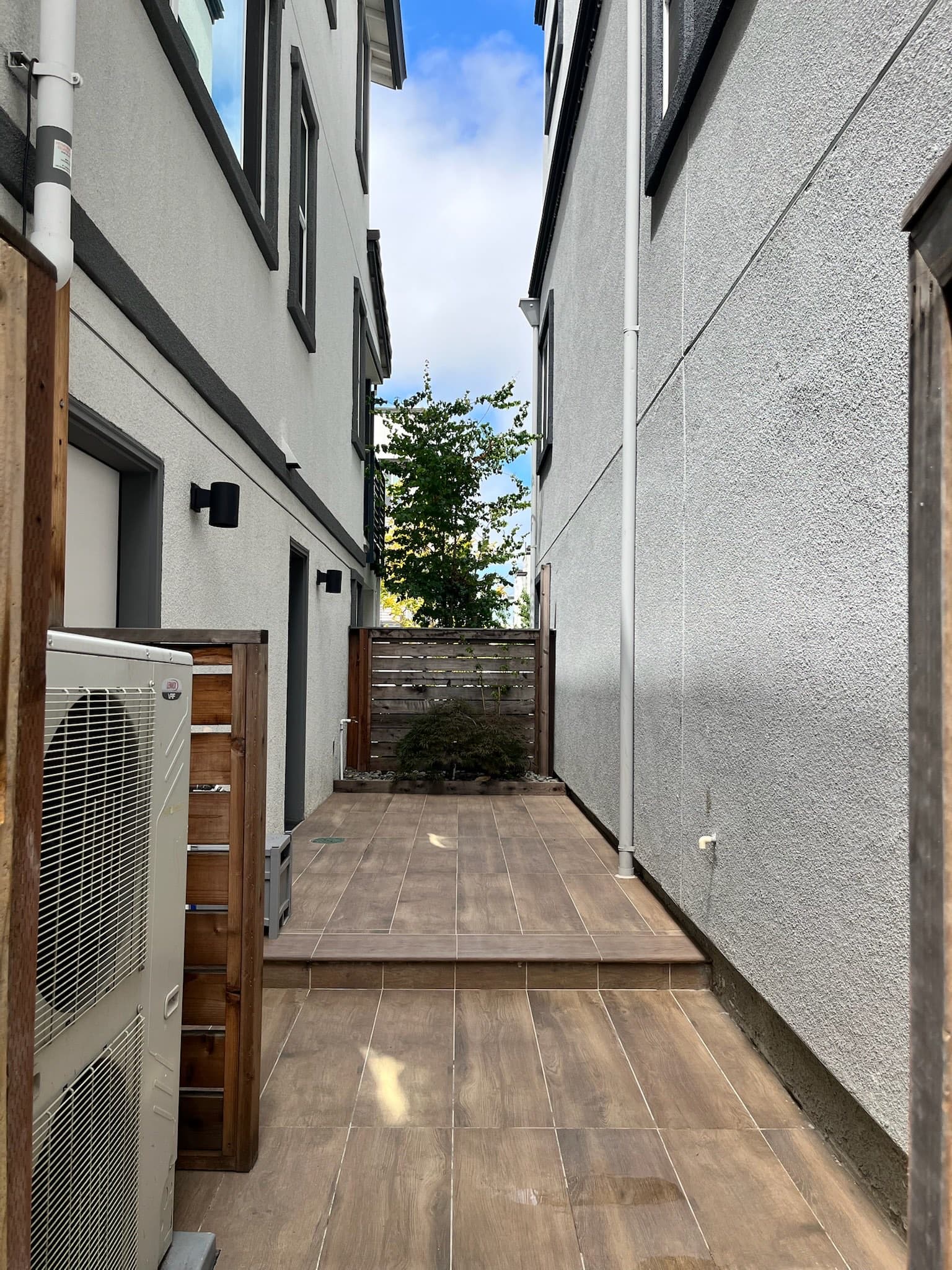 Private tiled side patio